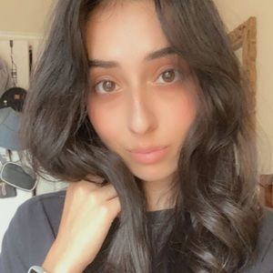 Meet your Posher, Mia